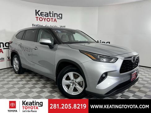 Certified 2022 Toyota Highlander LE image 2