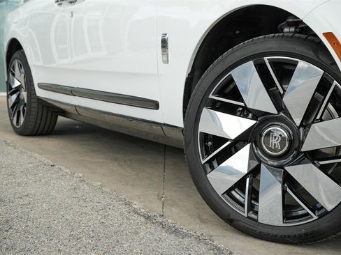 New 2026 Rolls-Royce Cullinan image 2