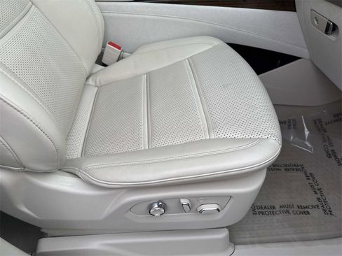 Used 2022 Cadillac Escalade ESV Premium Luxury Platinum image 12