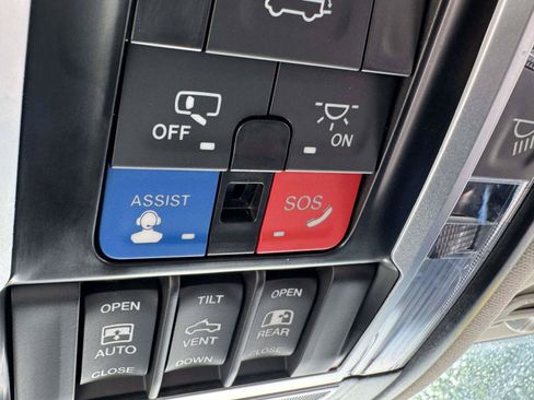 Used 2024 RAM 3500 Laramie AWD/4WD image 42