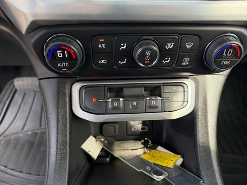 Used 2023 GMC Acadia SLT image 28