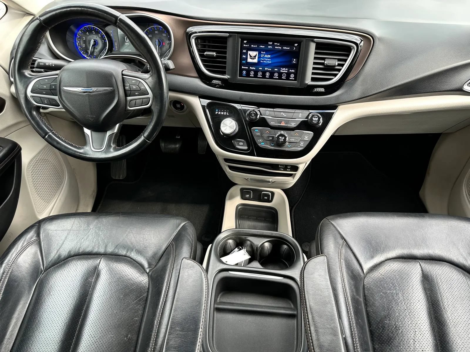 Used 2018 Chrysler Pacifica Touring-L FWD image 29