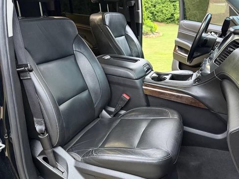 Used 2019 Chevrolet Suburban LT RWD image 18