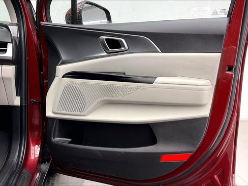 Used 2023 Kia Carnival LX image 26