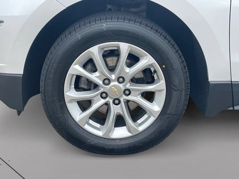 Used 2019 Chevrolet Equinox LT w/ Driver Convenience Package AWD/4WD image 9
