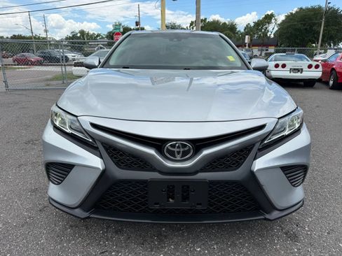 Used 2018 Toyota Camry SE FWD image 2