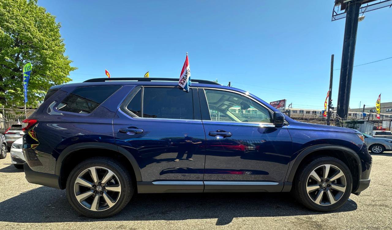 Used 2025 Honda Pilot Touring image 3