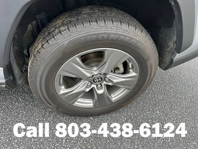 Used 2024 Toyota RAV4 LE AWD/4WD image 28