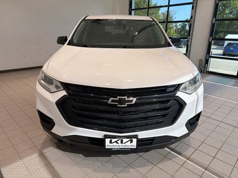 Used 2021 Chevrolet Traverse LS w/ LPO, Black Accent Package FWD image 8
