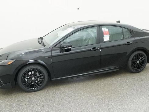 New 2026 Toyota Camry SE FWD image 5