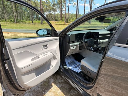 Used 2024 Hyundai Kona SEL FWD image 11