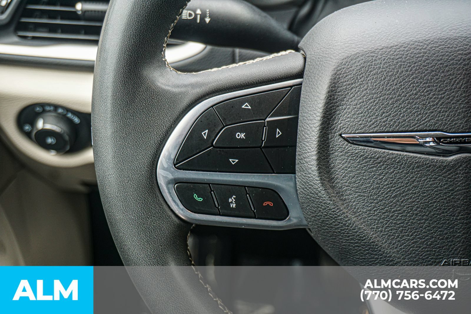 Used 2023 Chrysler Pacifica Touring-L FWD image 29