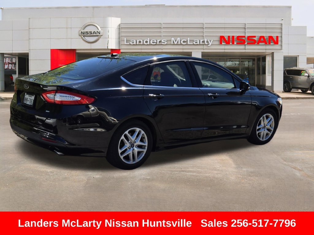 Used 2016 Ford Fusion SE FWD image 3