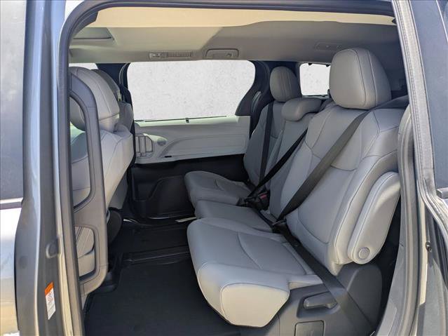 Used 2026 Toyota Sienna XLE FWD image 15