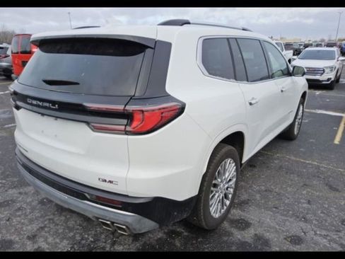 Used 2024 GMC Acadia Denali image 4