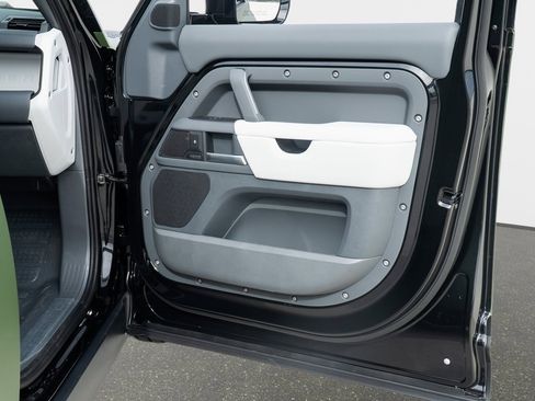 New 2025 Land Rover Defender 110 X-Dynamic SE image 22