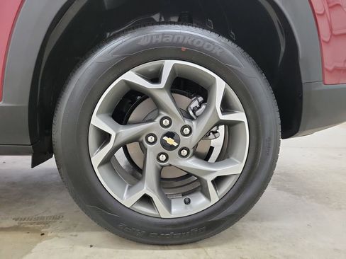 Used 2025 Chevrolet Trax LT image 11