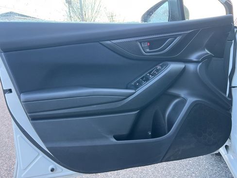 Used 2017 Subaru Impreza 2.0i Premium image 11