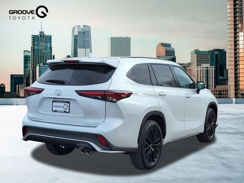 New 2026 Toyota Highlander XSE image 5