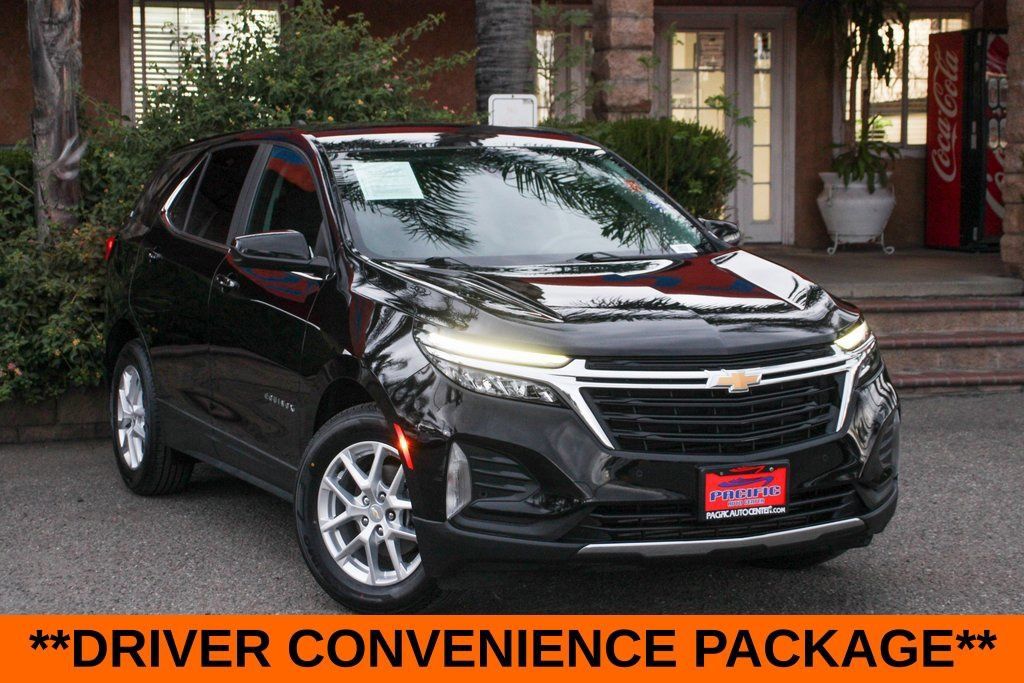 Used 2022 Chevrolet Equinox LT w/ Driver Convenience Package FWD image 2