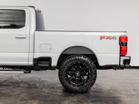 Used 2025 Ford F250 Lariat AWD/4WD image 14