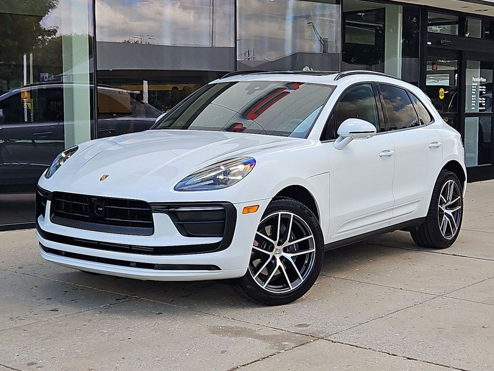 Certified 2026 Porsche Macan AWD/4WD image 1