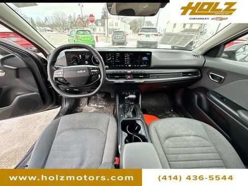 Used 2025 Kia K4 EX image 19