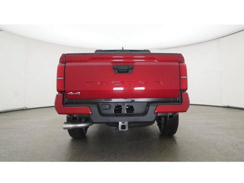 Used 2025 Toyota Tacoma SR5 AWD/4WD image 28