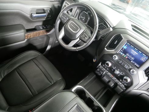 Used 2019 GMC Sierra 1500 Denali w/ Denali Ultimate Package AWD/4WD image 9