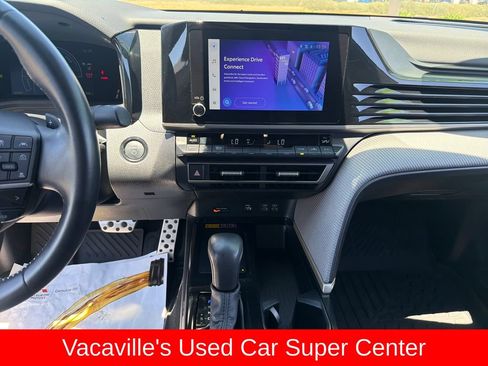 Used 2025 Toyota Camry SE w/ Convenience Package FWD image 17
