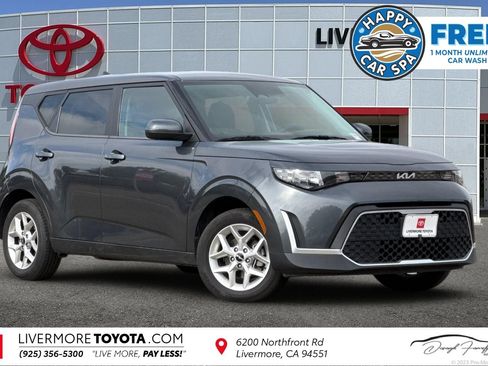 Used 2023 Kia Soul LX w/ Option Group 015 FWD image 1