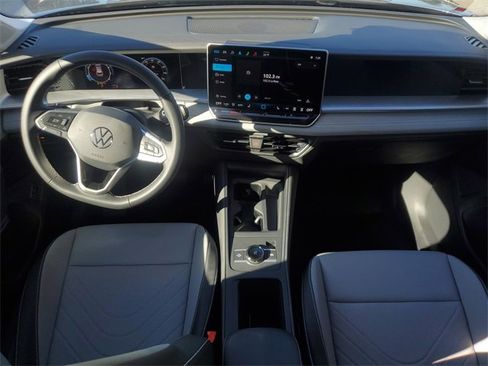 New 2025 Volkswagen Tiguan SE image 15