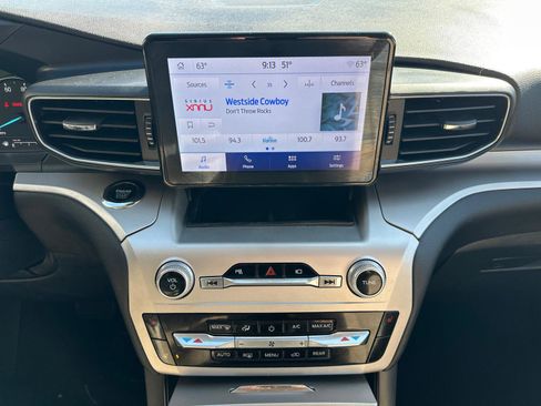 Used 2022 Ford Explorer XLT w/ Equipment Group 202A image 17