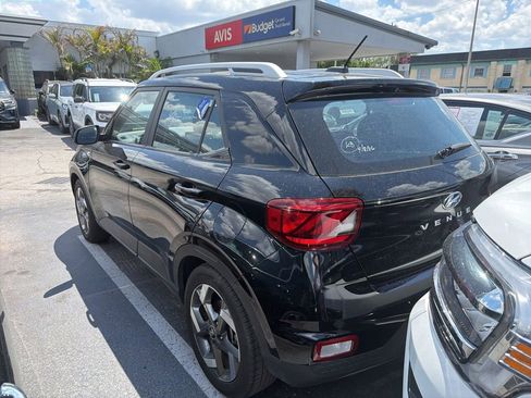 Used 2025 Hyundai Venue SEL FWD image 5