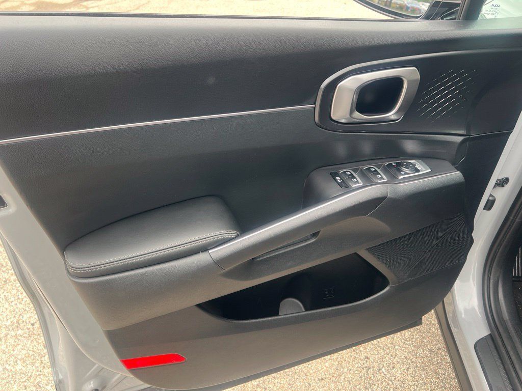 Certified 2024 Kia Sorento S w/ Panoramic Sunroof Package FWD image 7