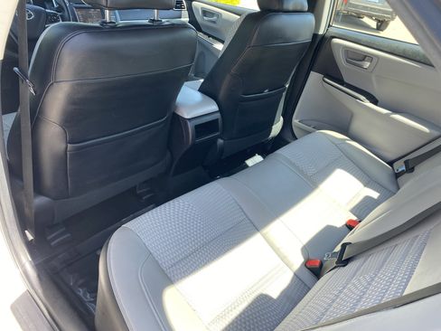 Used 2015 Toyota Camry SE FWD image 18