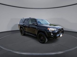 Used 2024 Toyota 4Runner SR5 Premium w/ Moonroof Package AWD/4WD video 2