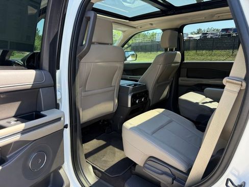 Used 2020 Ford Expedition XLT w/ Equipment Group 202A AWD/4WD image 29