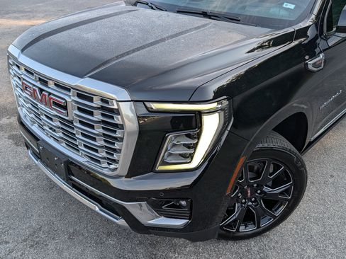 Used 2025 GMC Yukon XL Denali w/ Sun & Power Step Package RWD image 13
