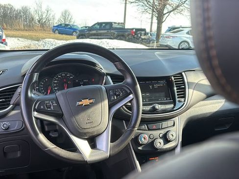 Used 2018 Chevrolet Trax LT w/ LT Convenience Package image 13