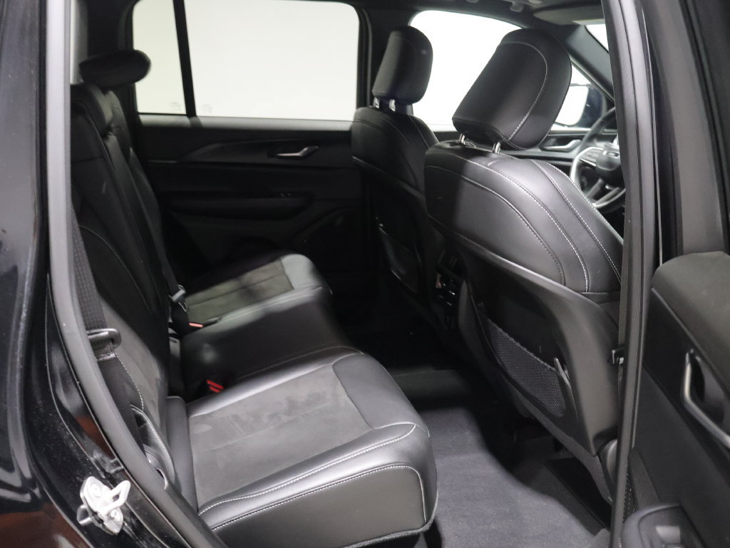 Used 2023 Jeep Grand Cherokee Altitude AWD/4WD image 19