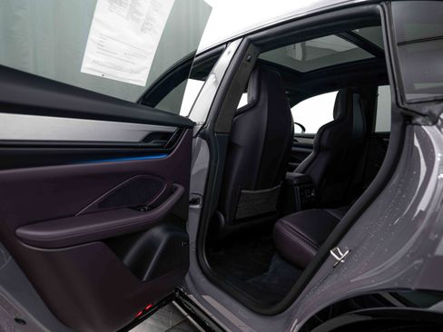 Certified 2025 Porsche Macan Turbo Electric AWD/4WD image 20