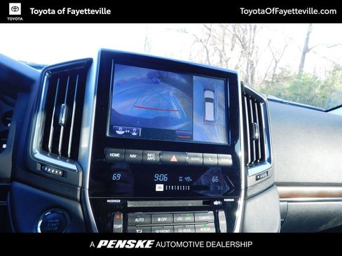 Used 2019 Toyota Land Cruiser image 11