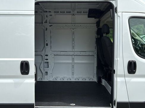 Used 2025 RAM ProMaster 2500 w/ Convenience Group FWD image 23