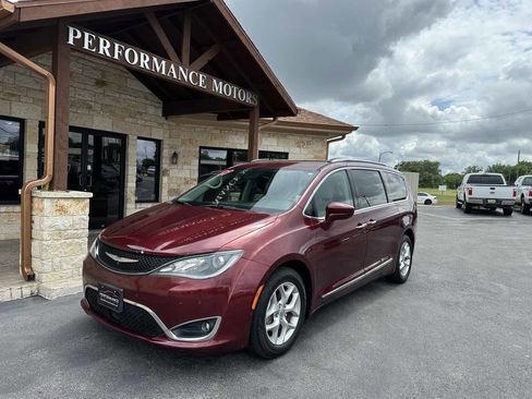 Used 2017 Chrysler Pacifica Touring-L Plus w/ Advanced Safetytec Group FWD image 1