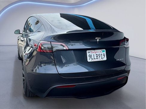 Used 2024 Tesla Model Y Long Range AWD/4WD image 4