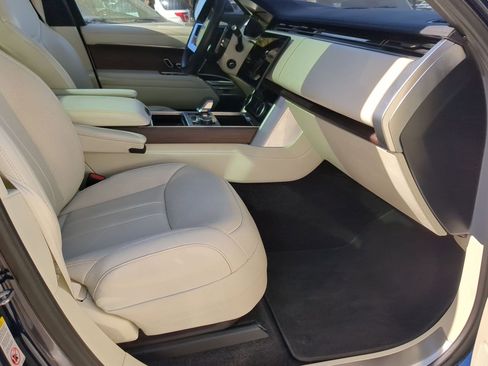 Used 2023 Land Rover Range Rover Long Wheelbase SE image 24
