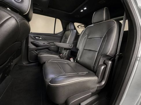 Used 2023 Chevrolet Traverse Premier FWD image 10