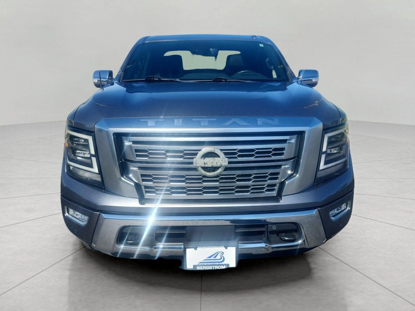 Used 2021 Nissan Titan Platinum Reserve w/ Moonroof Package AWD/4WD image 4