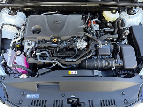 New 2026 Toyota Camry Hybrid FWD image 13